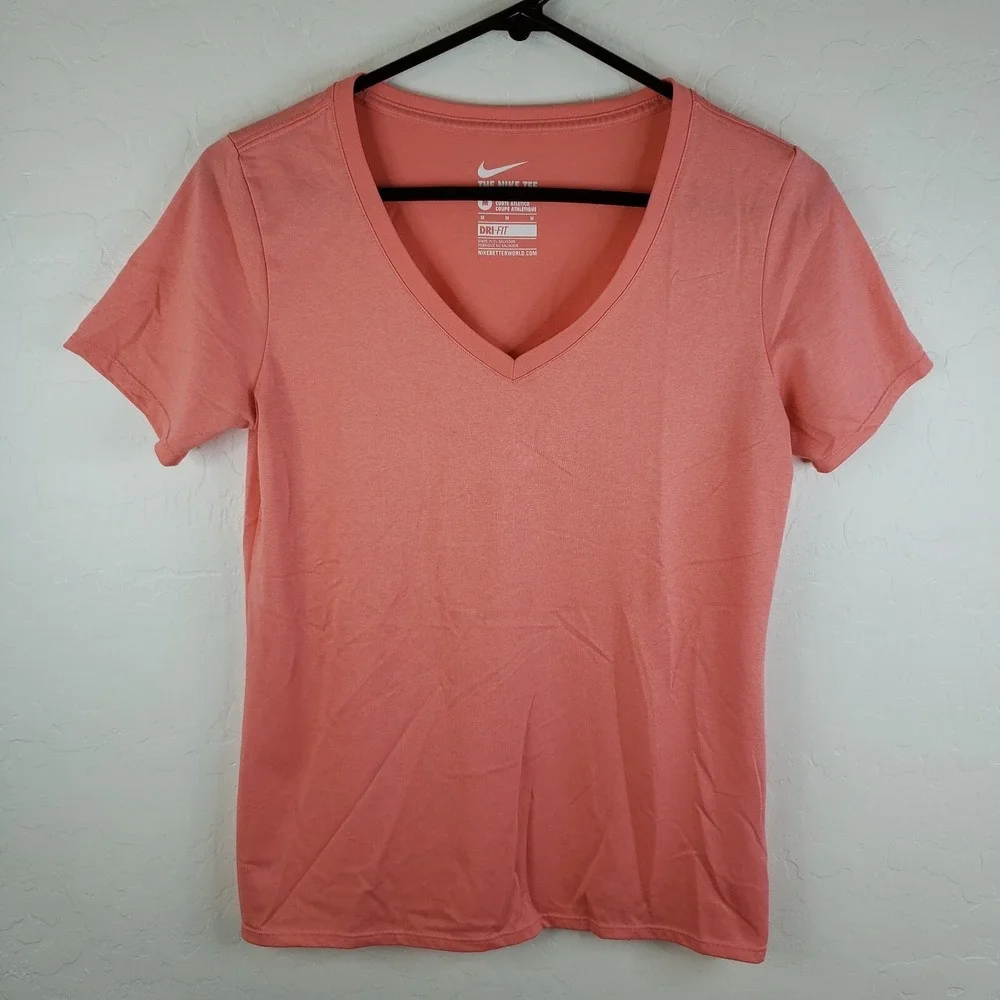 Nike T-Shirt Women's Medium Salmon Athletic Cut The Nike‎ Tee DRI-FIT Top